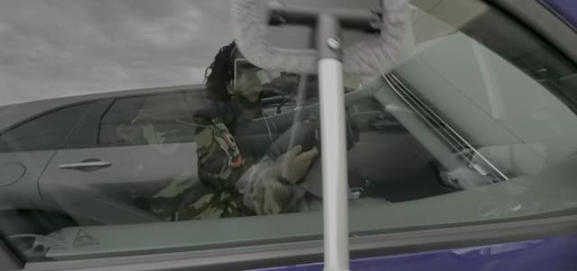 Invisible Glass Premium Glass Cleaner thumbnail 4