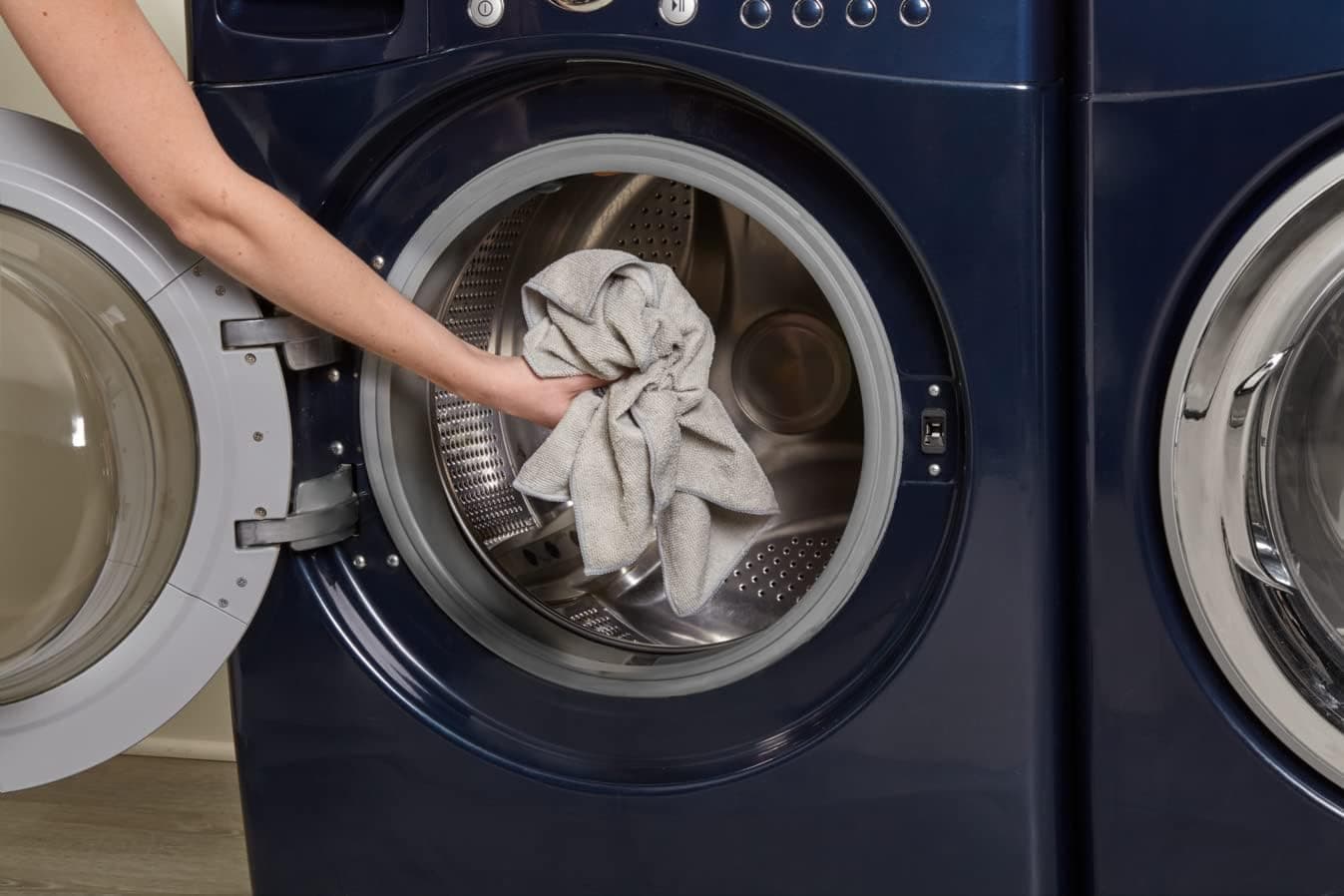 Rubbermaid Microfiber Cleaning Cloths (24-Pack) thumbnail 3